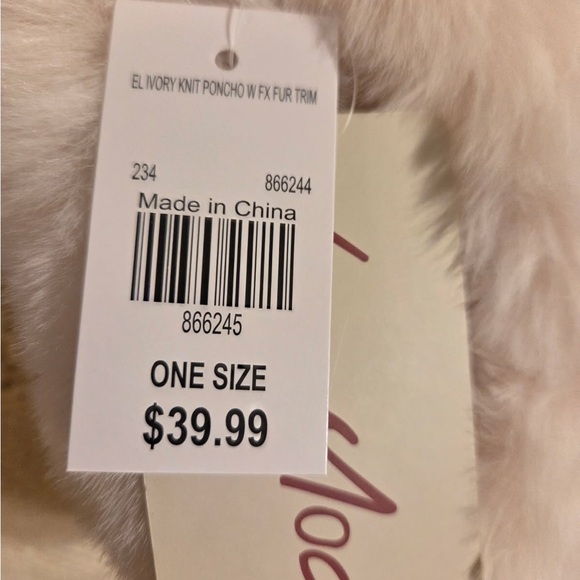 Moda Cream Cable-Knit Poncho with Faux Fur Trim - Picture 6 of 7